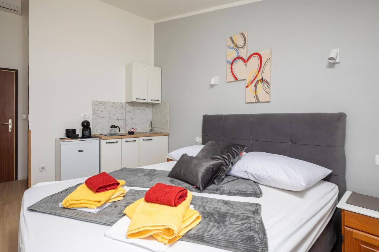 Beach Apartments Borovina Stanici Bagian luar foto