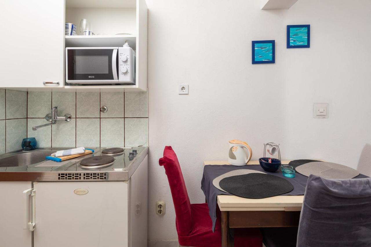 Beach Apartments Borovina Stanici Bagian luar foto