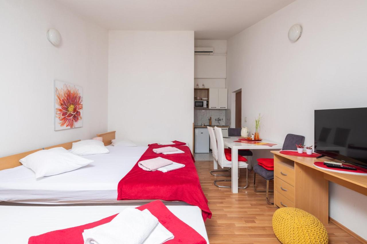 Beach Apartments Borovina Stanici Bagian luar foto