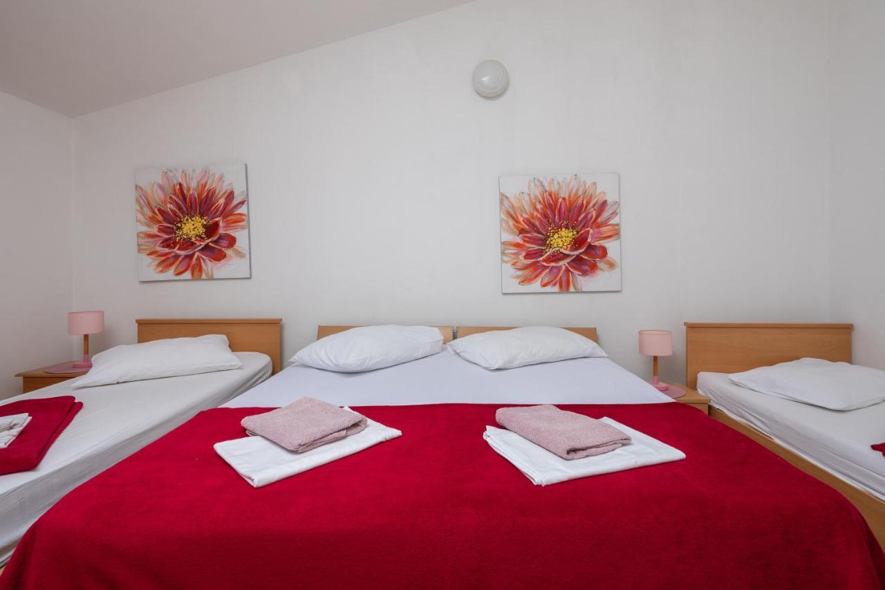 Beach Apartments Borovina Stanici Bagian luar foto