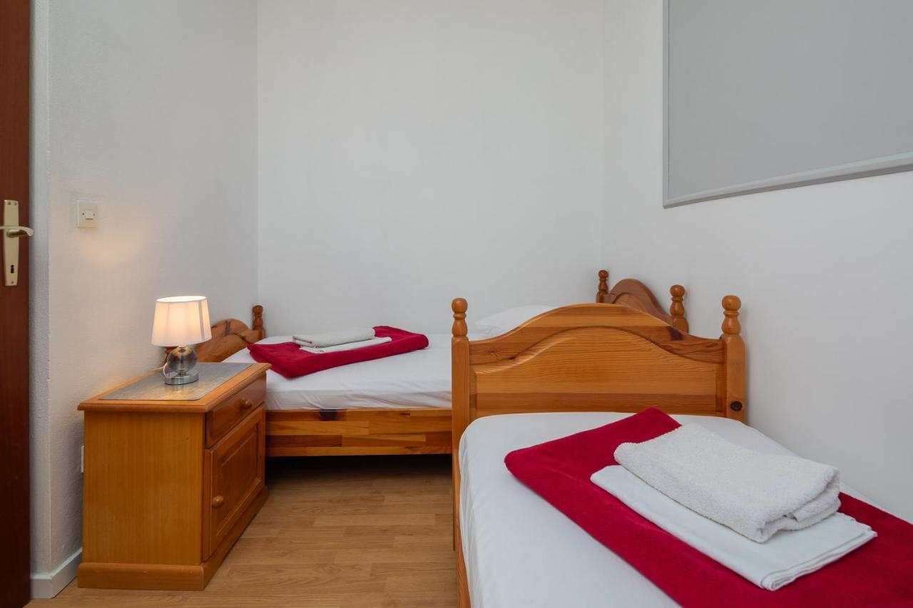 Beach Apartments Borovina Stanici Bagian luar foto