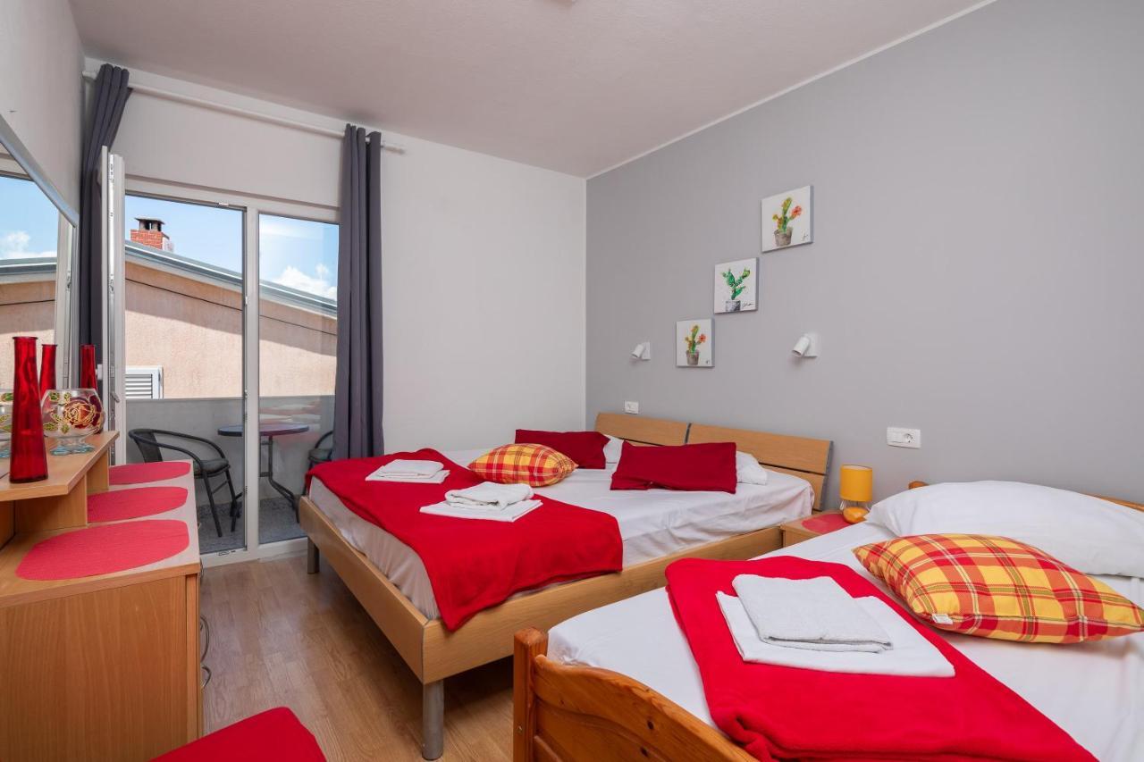 Beach Apartments Borovina Stanici Bagian luar foto
