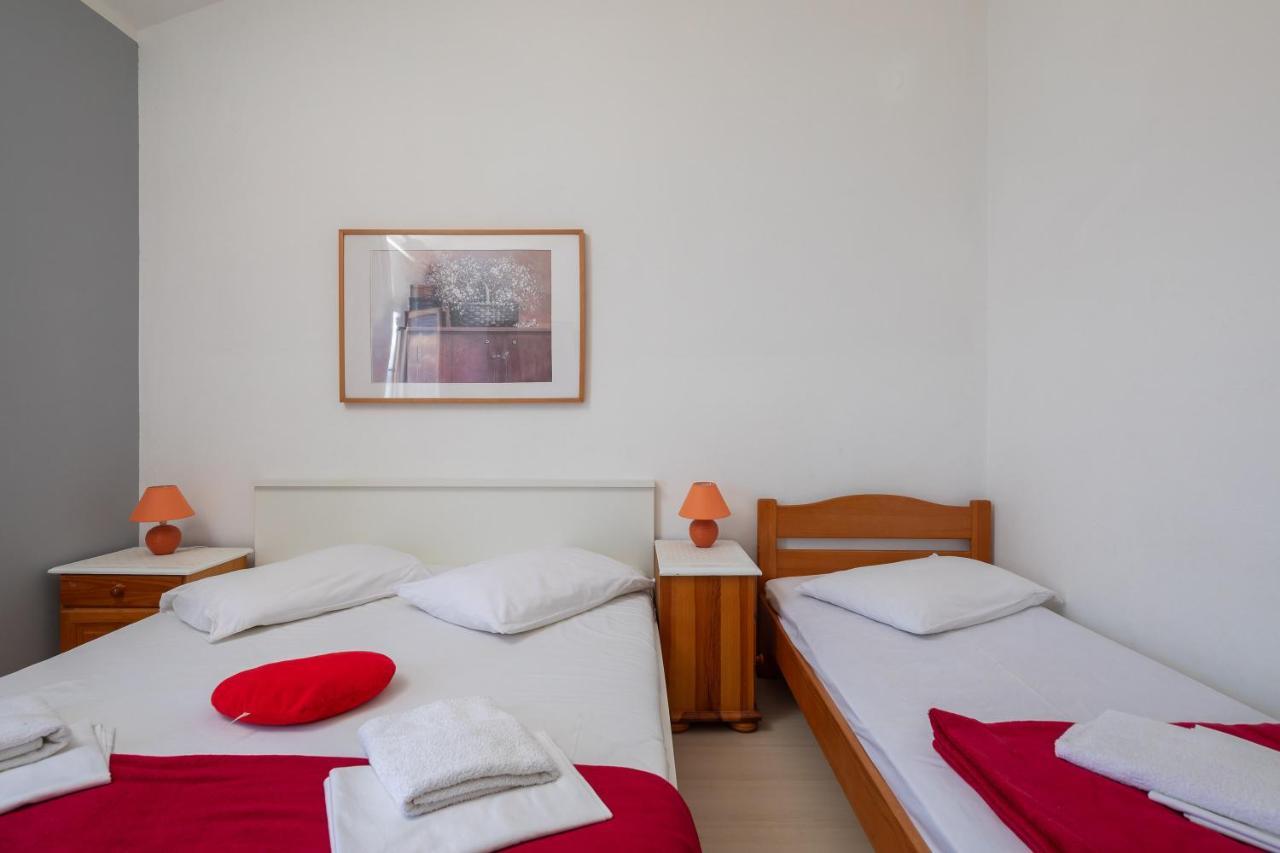 Beach Apartments Borovina Stanici Bagian luar foto