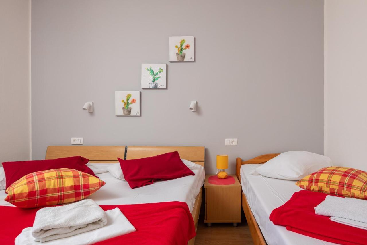 Beach Apartments Borovina Stanici Bagian luar foto