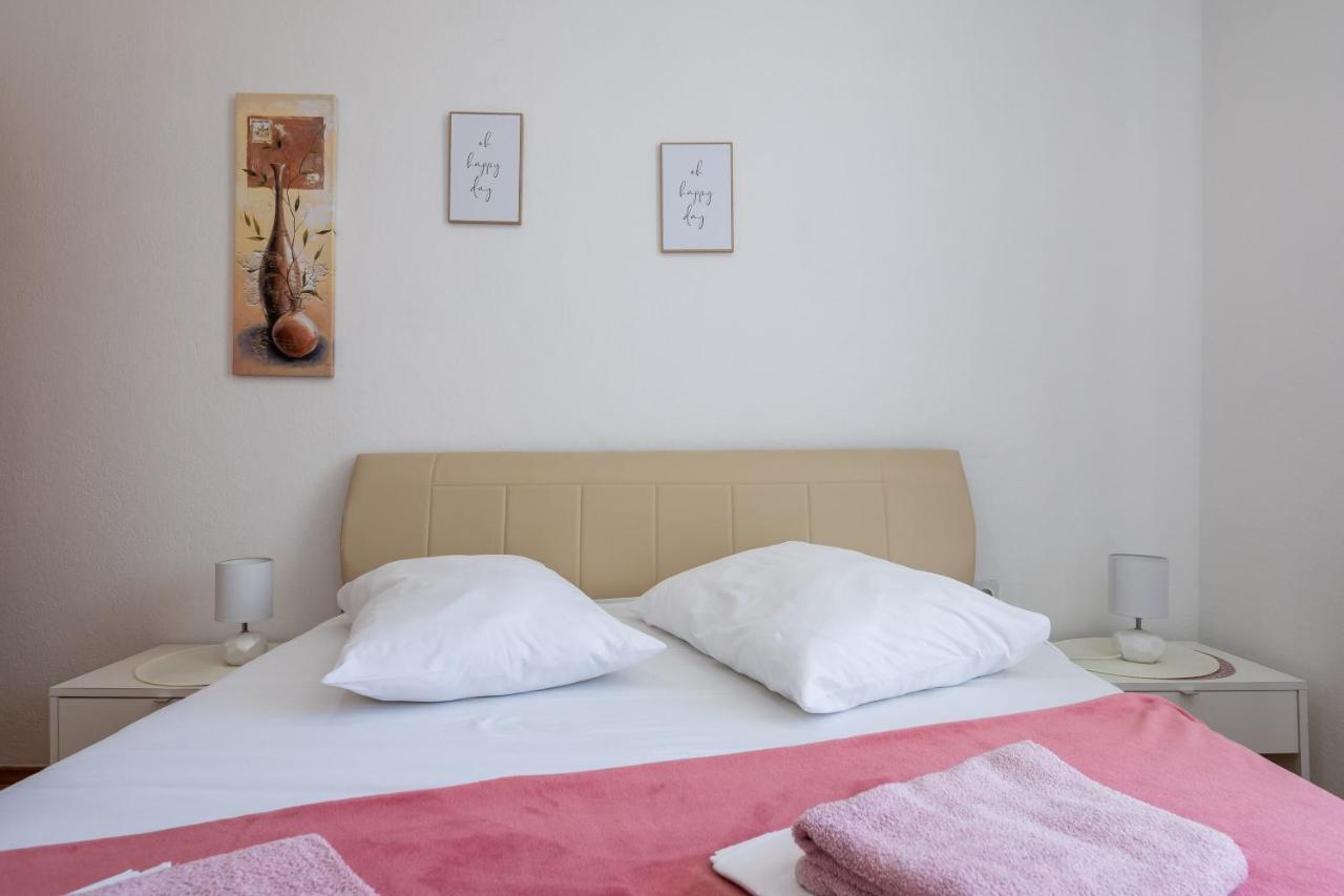 Beach Apartments Borovina Stanici Bagian luar foto