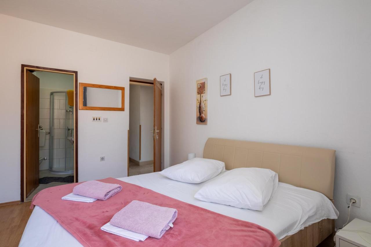 Beach Apartments Borovina Stanici Bagian luar foto