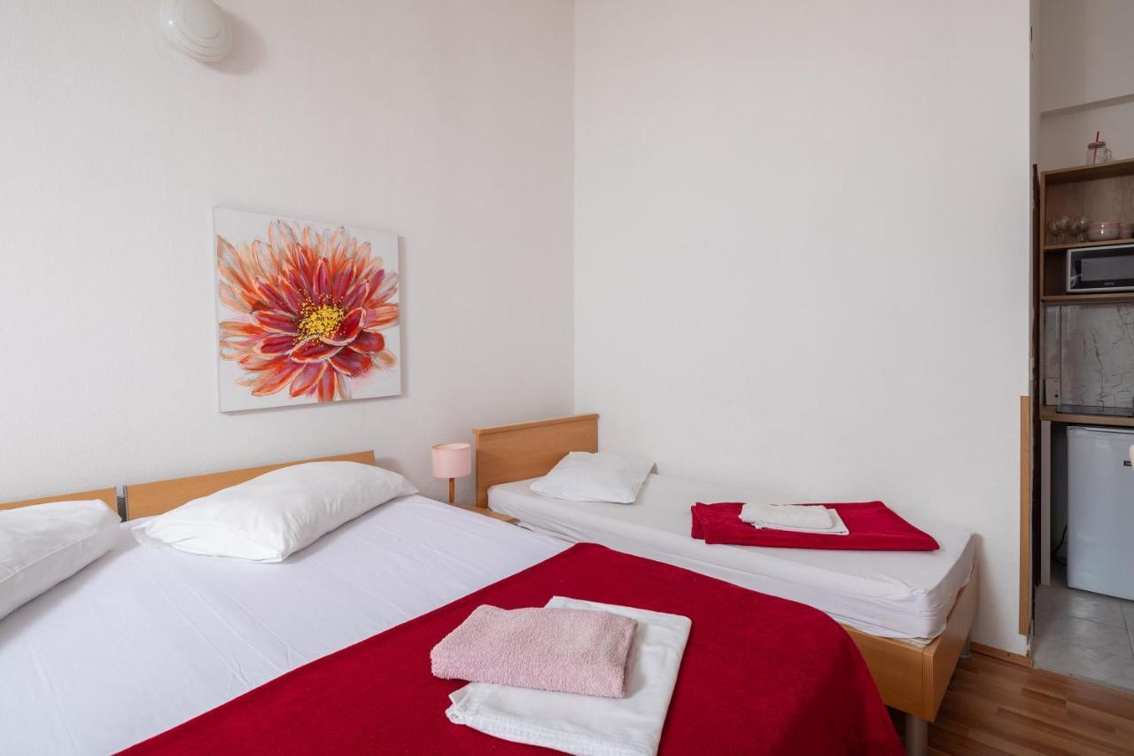 Beach Apartments Borovina Stanici Bagian luar foto