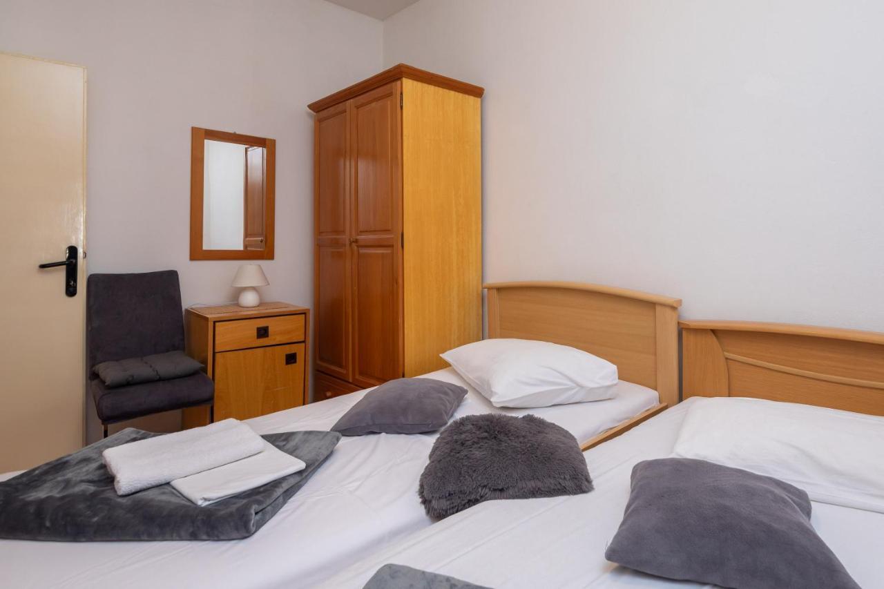 Beach Apartments Borovina Stanici Bagian luar foto
