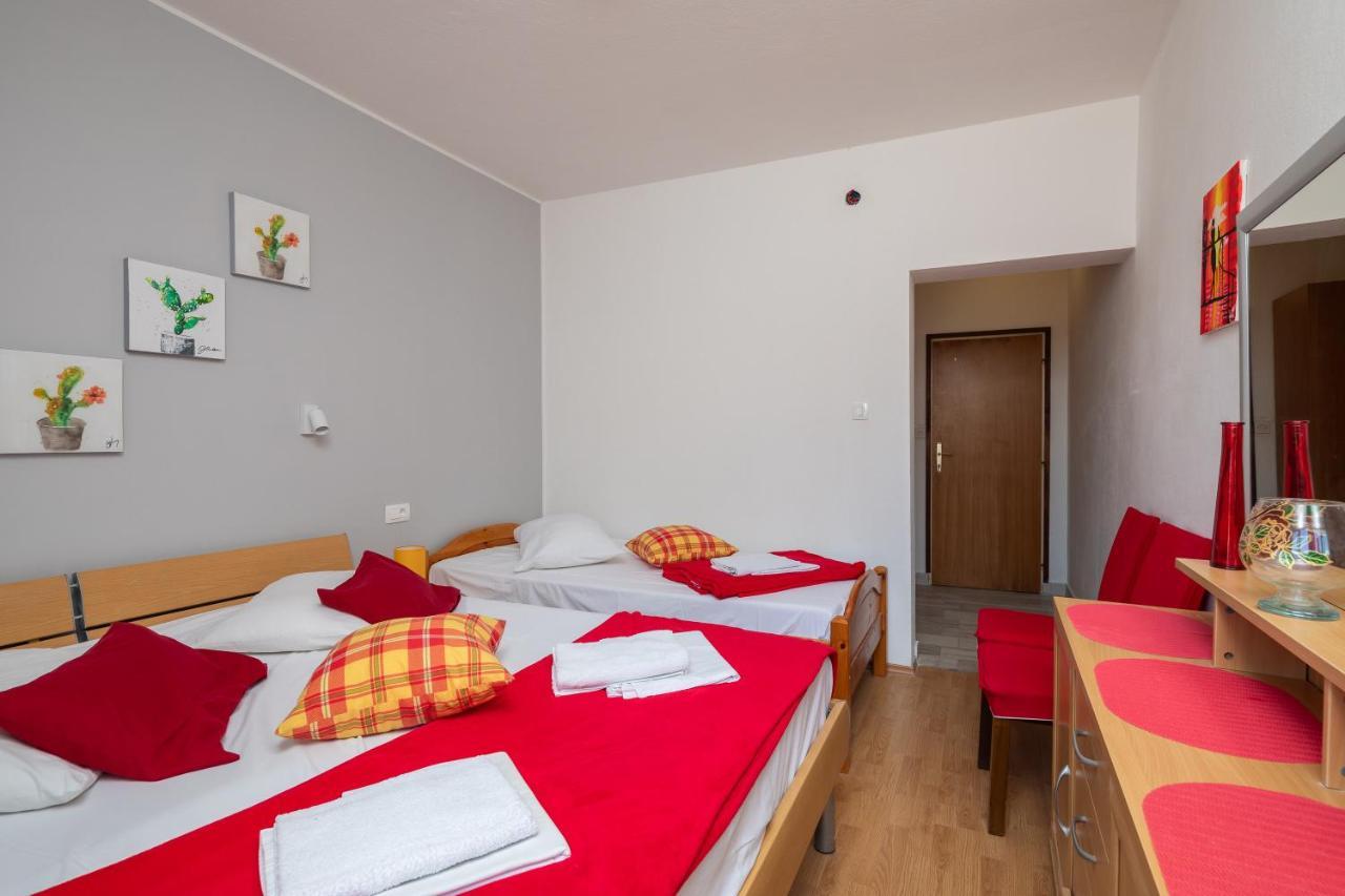 Beach Apartments Borovina Stanici Bagian luar foto