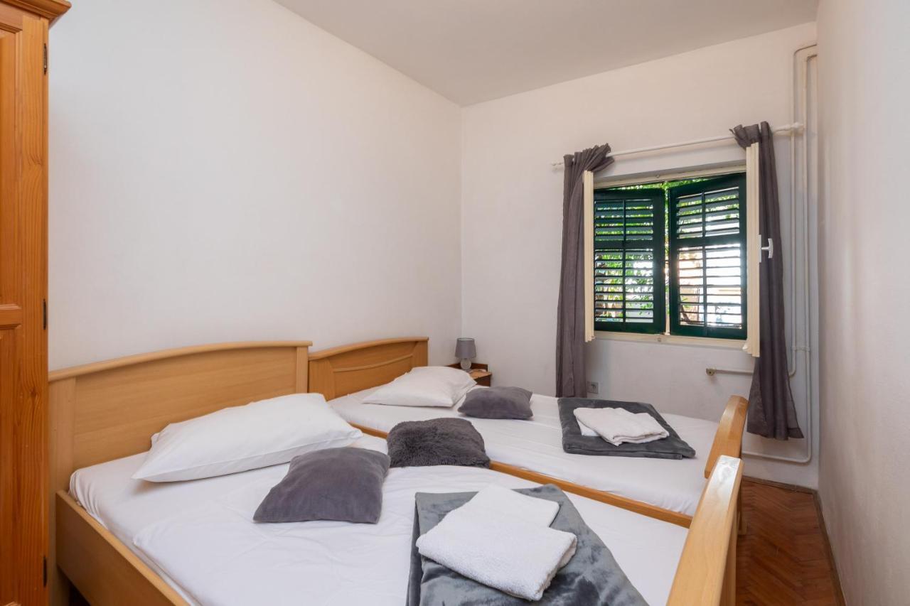 Beach Apartments Borovina Stanici Bagian luar foto
