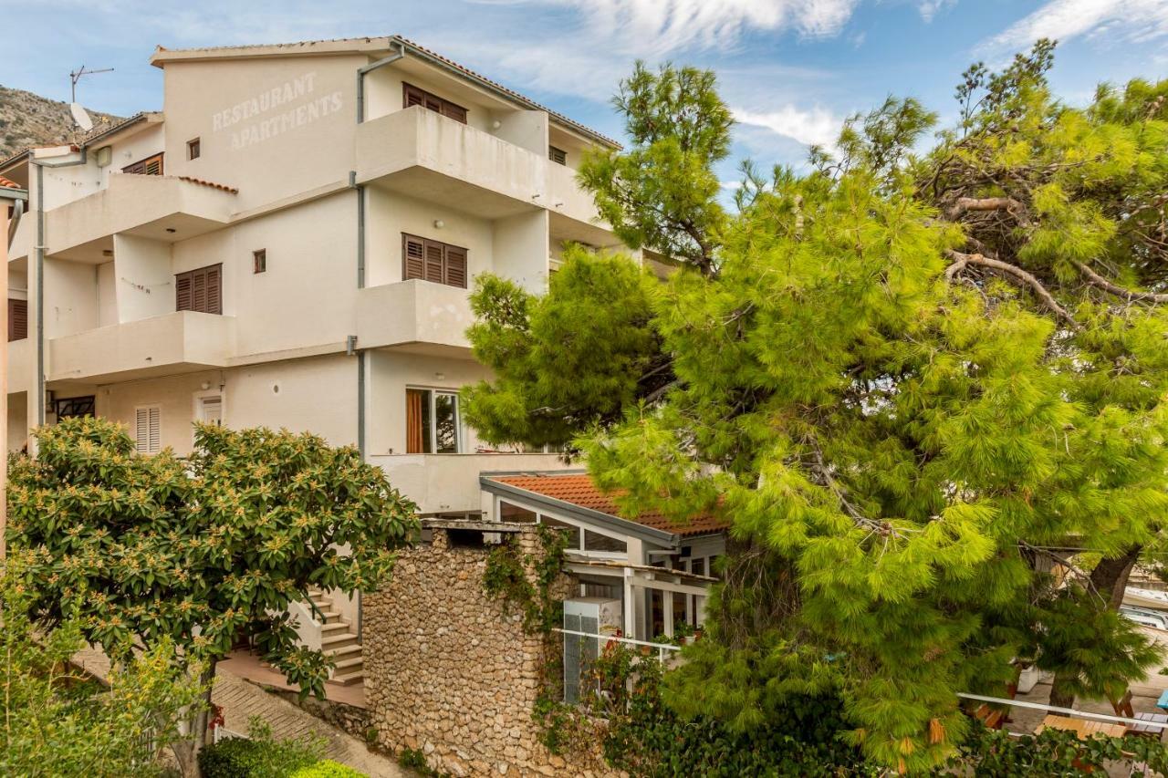 Beach Apartments Borovina Stanici Bagian luar foto